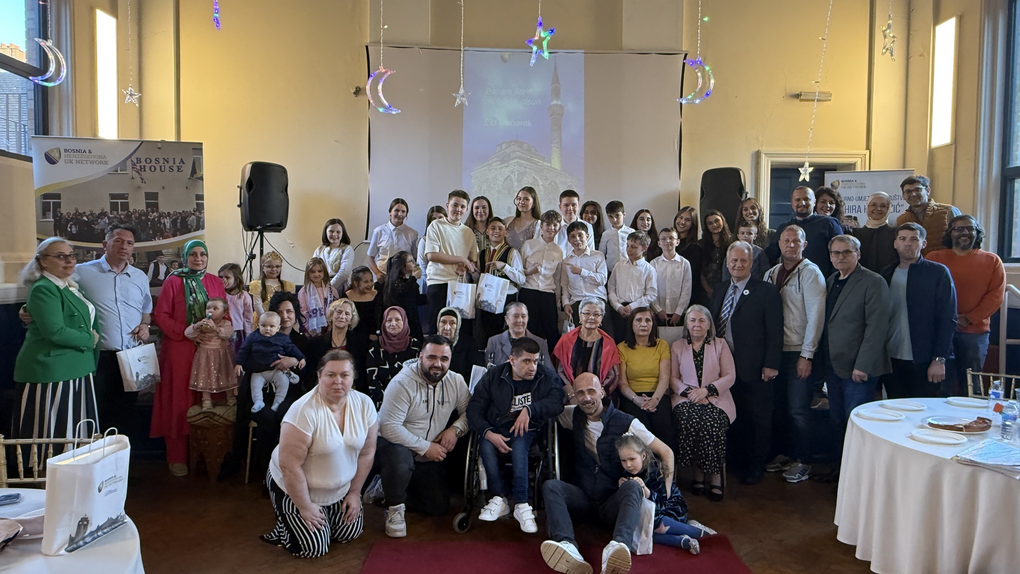 BAJRAMSKO DRUŽENJE U BOSANSKOJ KUĆI U BIRMINGHAMU: PROSLAVA TRADICIJE I ZAJEDNIŠTVA