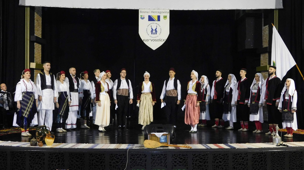 APLAUZI DOMAĆE PUBLIKE POSEBNO SU NAM DRAGI