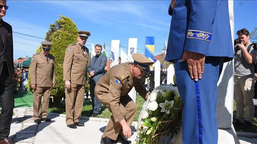 U SARAJEVU OBILJEŽENA 32. GODIŠNJICA FORMIRANJA ARMIJE REPUBLIKE BOSNE I HERCEGOVINE