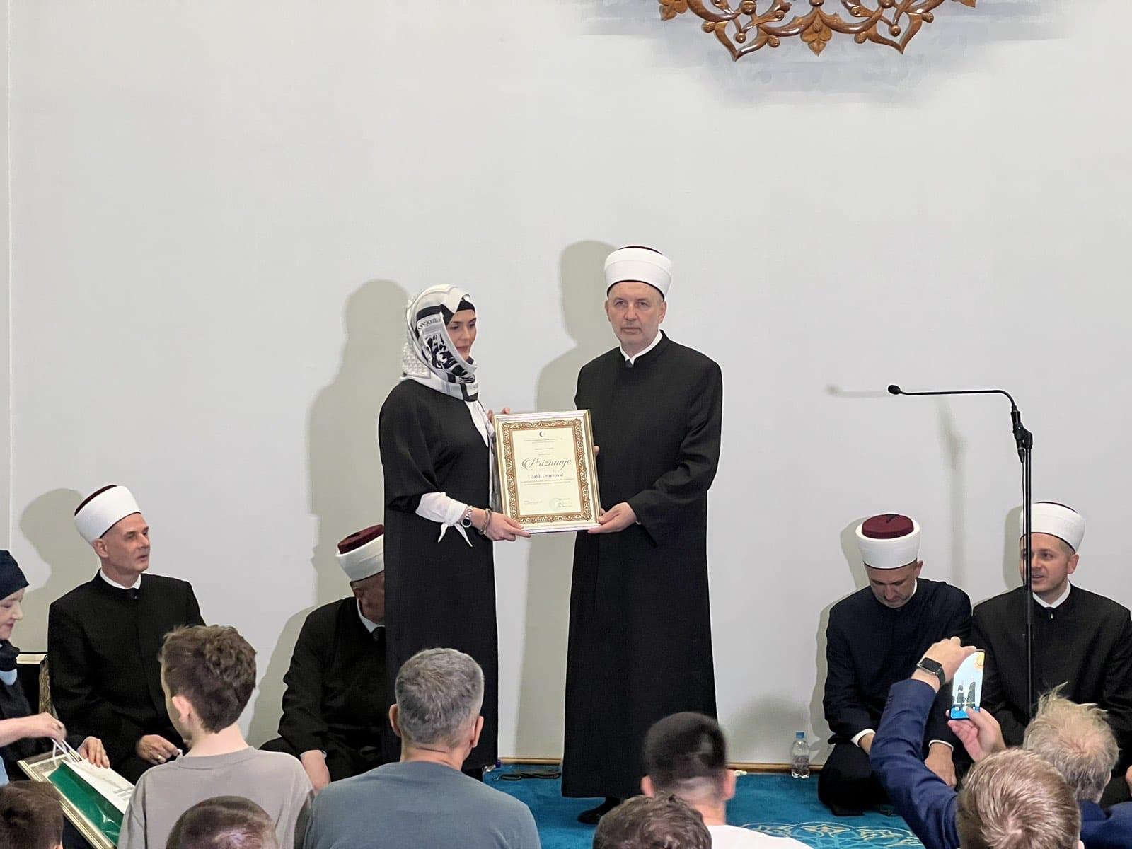 MUFTIJA SARAJEVSKI URUČIO PRIZNANJA PROF. DR. ZEHRI ALISPAHIĆ I DALILI OMEROVIĆ