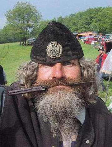 Srebin_cetnik_i_kama_01.jpg