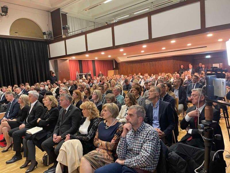 Stuttgart upoznavanje Dijaspora klub