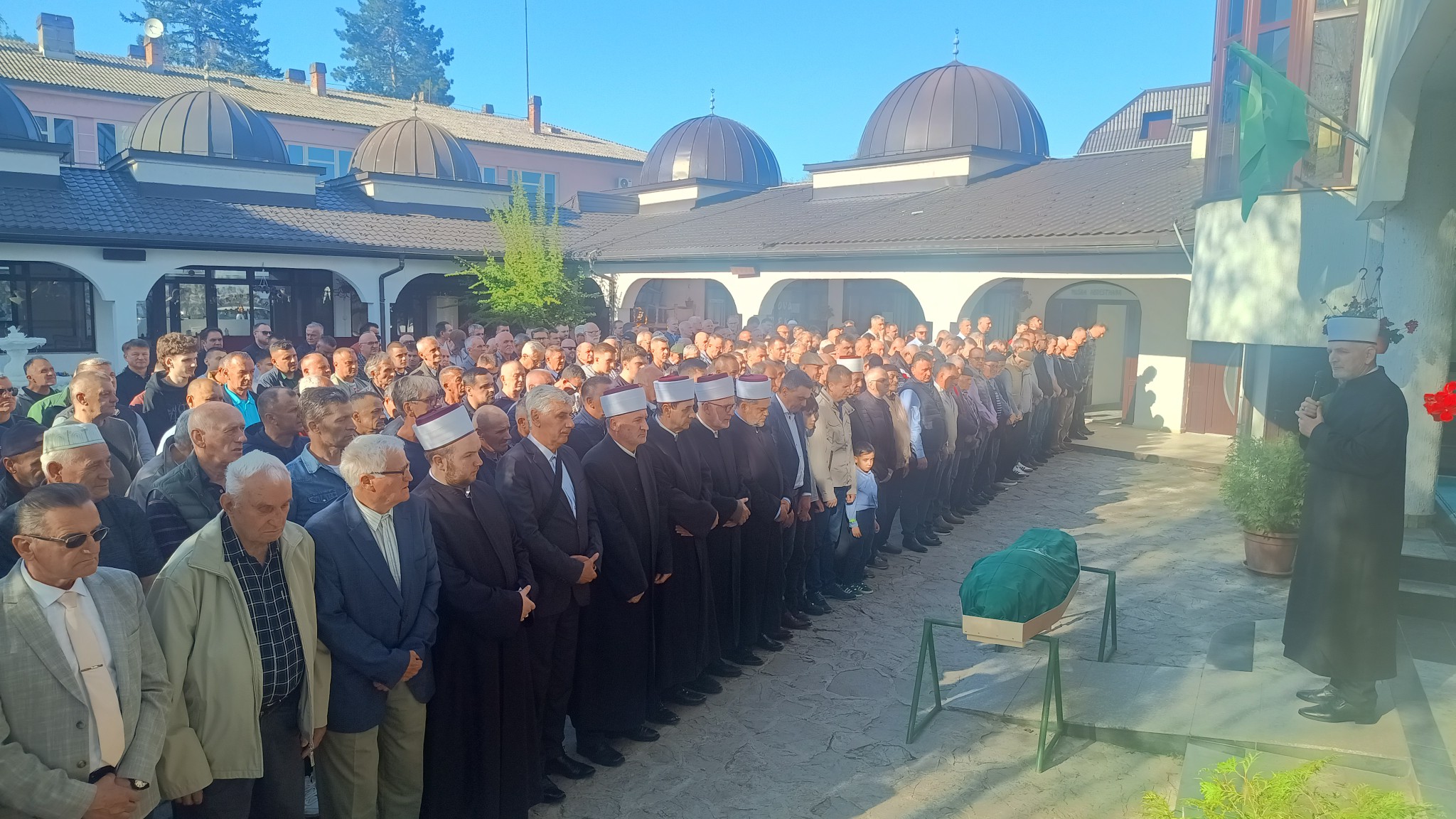 U SANSKOM MOSTU KLANJANA DŽENAZA ZISKI, SUPRUZI LEGENDARNOG GENERALA MEHEMEDA ALAGIĆA