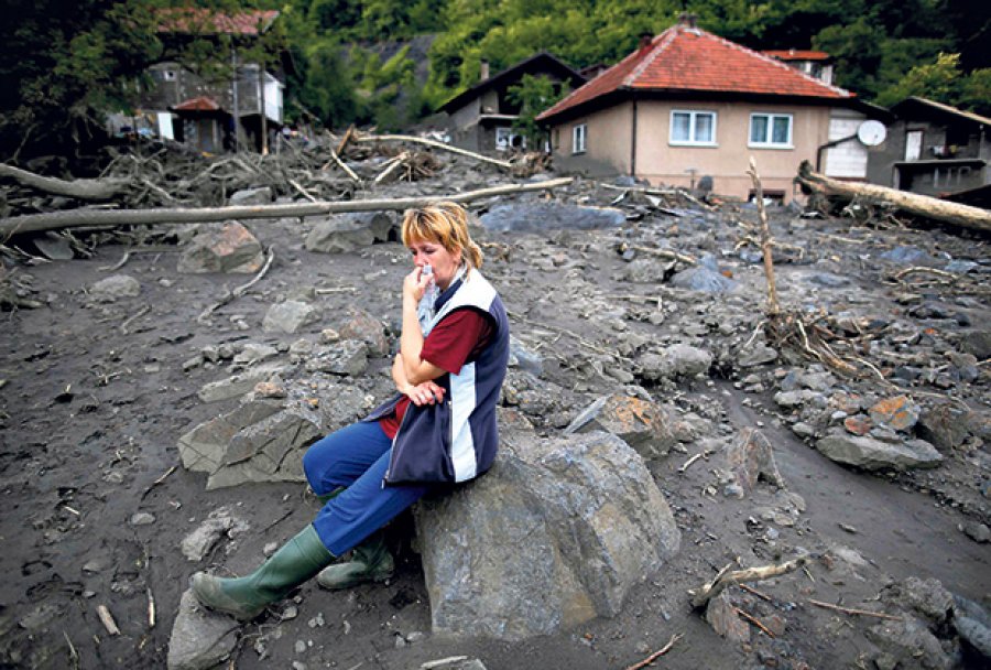 bosna-bih-poplave-pomoc_Zeljezno_polje_2014.jpg (900×608)