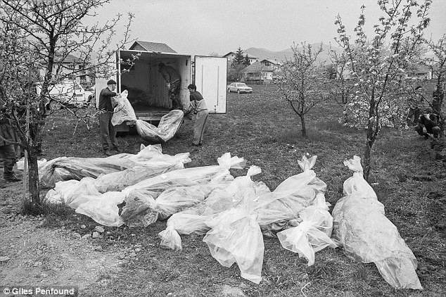 GENOCID U AHMIĆIMA: LJUDI I DJECA ŽIVI SU SPALJENI! — Bosnjaci.Net