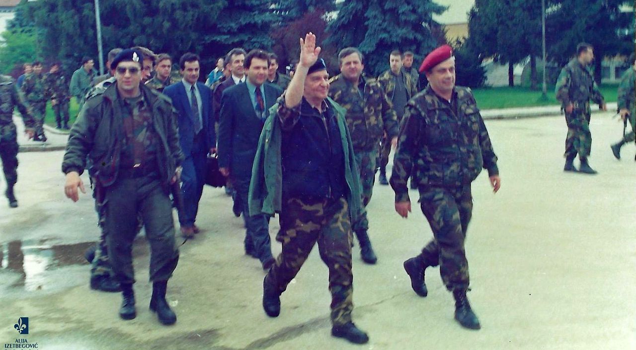 ANTIBOSANSKA NARACIJA RAZBIJANJA KONTINUITETA POLITIČKOG I MORALNOG OPSTANKA BOŠNJAKA