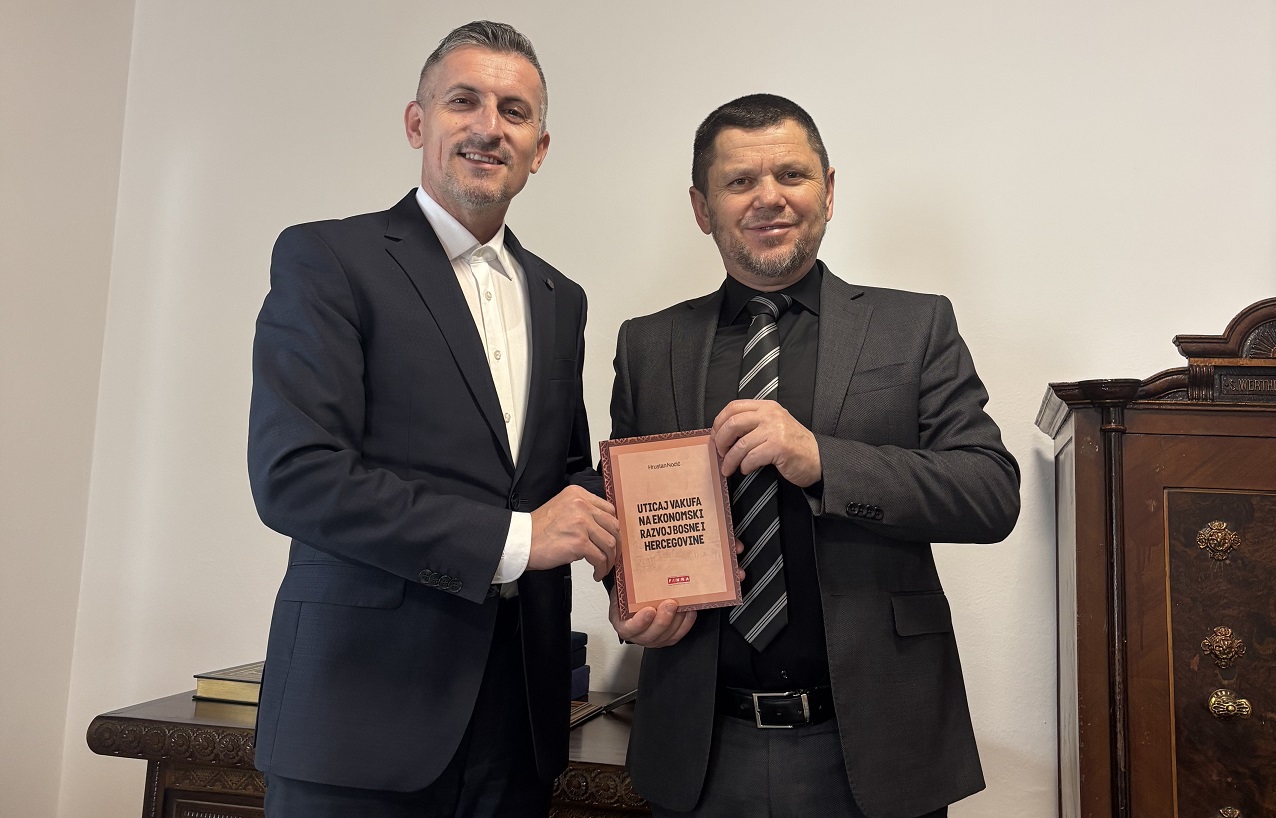 MR. HRUSTAN NOĆIĆ SASTAO SE S DIREKTOROM GAZI HUSREV-BEGOVOG VAKUFA, HAFIZOM DR. SENAIDOM ZAJIMOVIĆEM